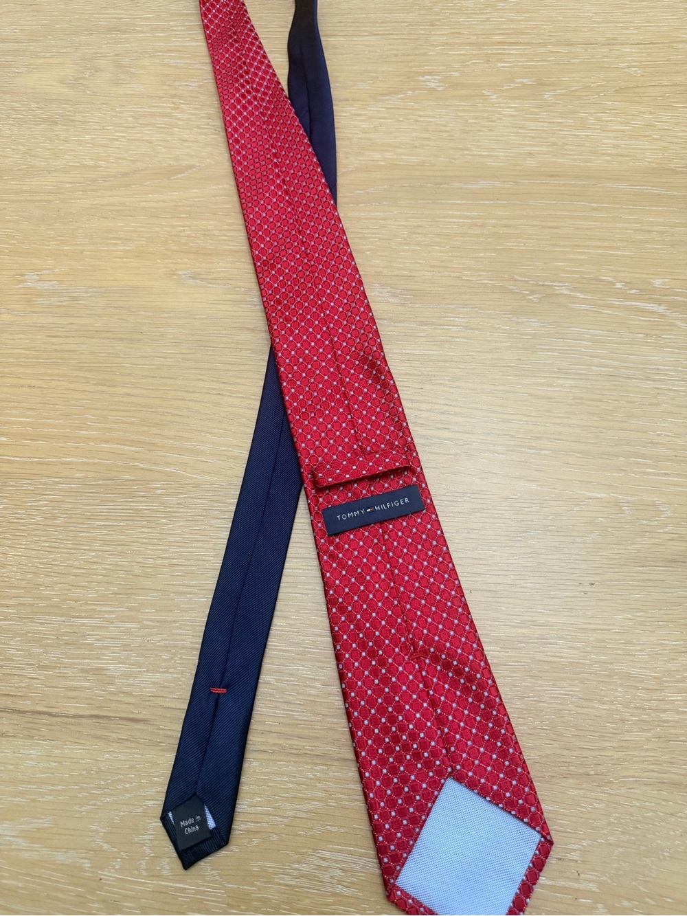 Tommy Hilfiger Red Geometric Pattern Silk Tie - Picture 4 of 6